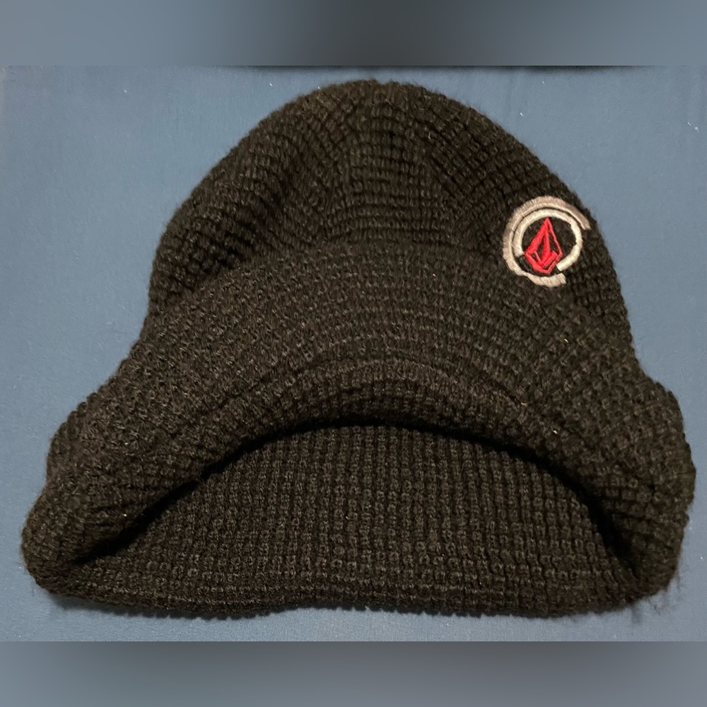 COPY - VOLCOM  black duckbill beanie